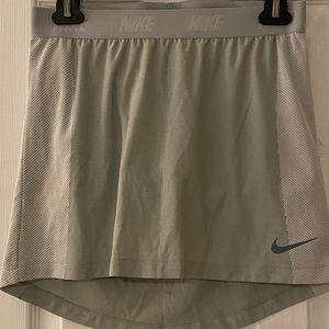 Nike Womens Dri Fit Knit Golf Skirt/Shorts Set XS